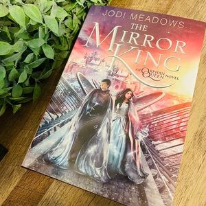 Hardcover Book The Mirror King (The ORPHAN QUEEN- 2) by Jodi Meadows